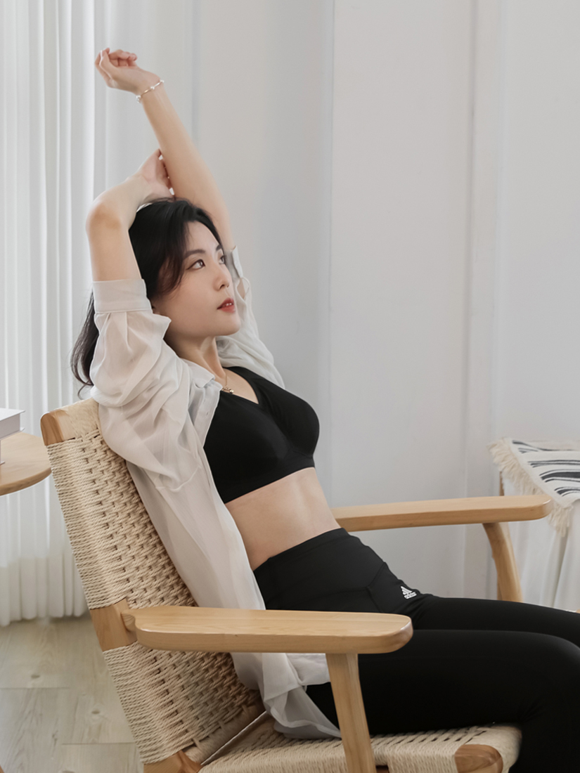 買內衣總是遇到「罩杯不對下圍對，下圍不對罩杯對」的問題？ 馬上逛【佳瑪大罩杯內衣 無鋼圈系列】 專為「大罩杯女性」研發設計 從 D 到 K 罩杯，下圍 65 到 120 公分 絕對能找到最適合自己的內衣尺寸！ 徹底解決尺寸選擇的困擾！  罩杯空間加大 35%、支撐包覆加強 90% 分擔肩膀壓力，安全感滿分！  不管是上班工作、休閒生活、睡覺有這一件通通都能滿足~ 輕鬆生活，不再被尺寸束縛！